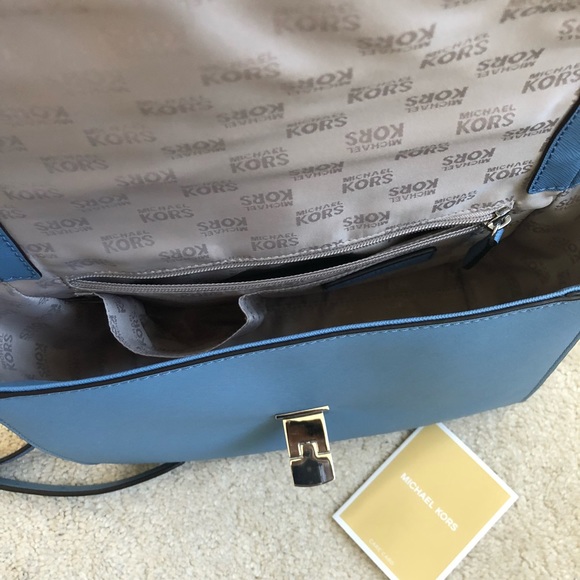 New Michael Kors Tina Studded Bag - Picture 5 of 5